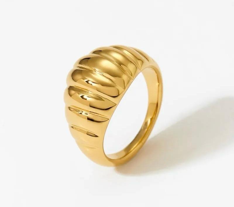 LINE ARROW RING